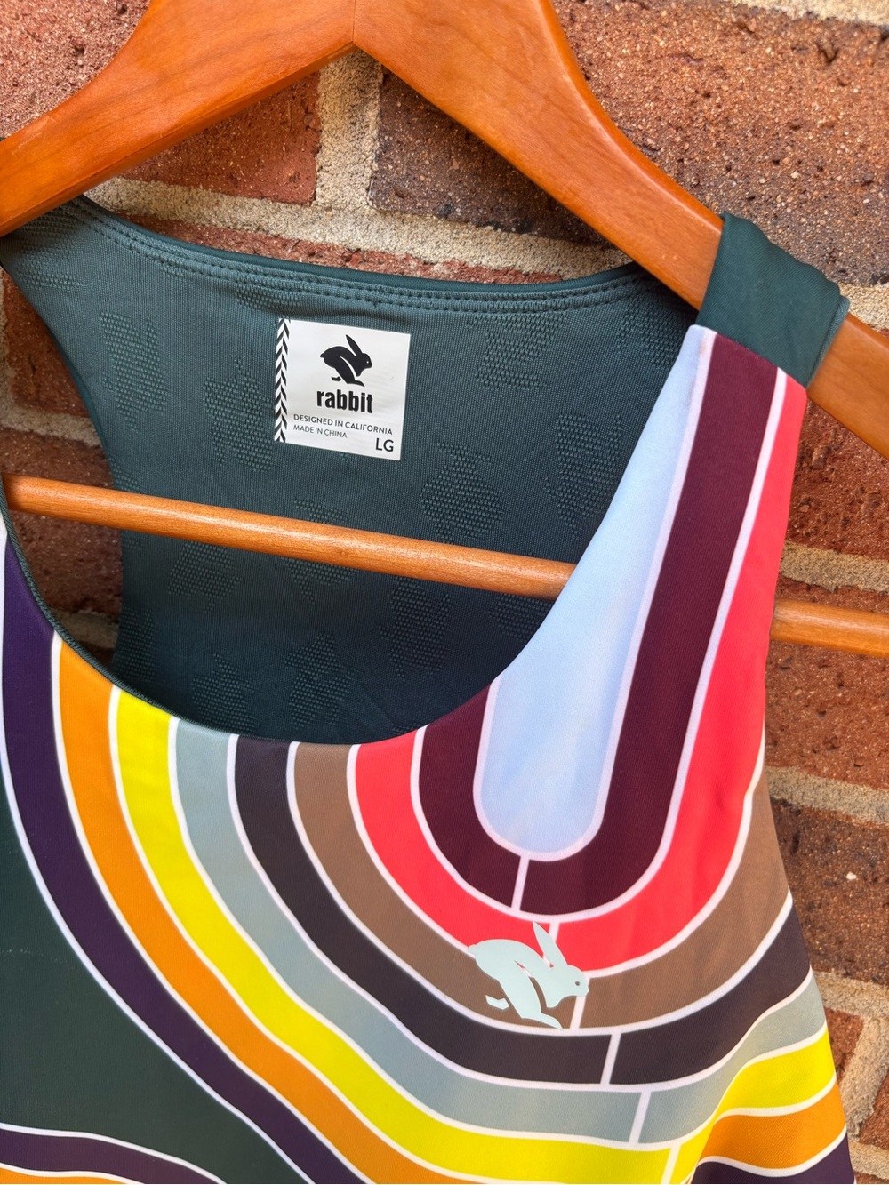 Rabbit Women’s Rainbow Performance Running Tank Top Size Large NWT - Picture 3 of 7